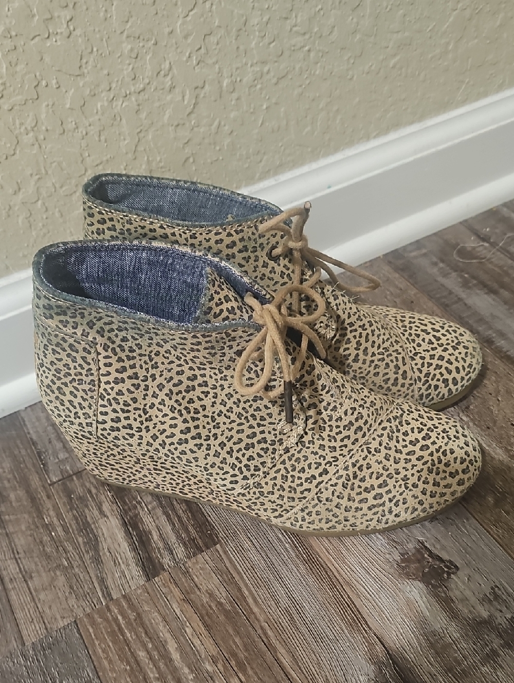 TOMS Leopard-Pattern Wedge Ankle Boots - Tan Black